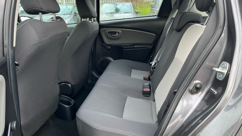 Toyota Yaris 1.5 VVT-i Icon Tech 5dr Petrol Hatchback